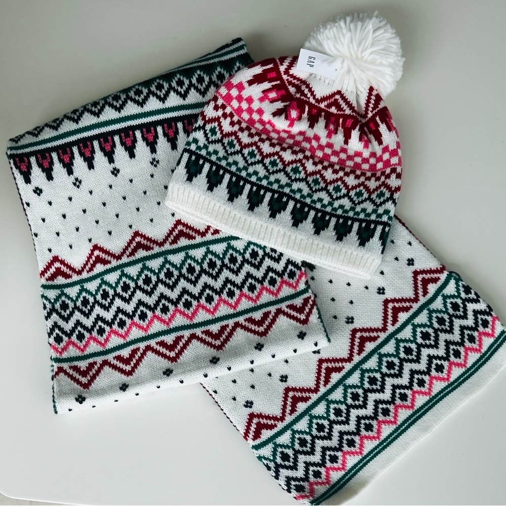 GAP WOMEN’S FAIR ISLE SCARF & HAT SET Winter Green Red White Reversible